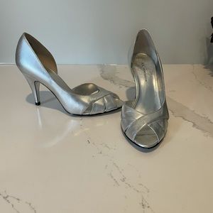 Anne Klein silver dress shoe
